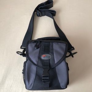 Lowepro Camera Bag EX120 Black Gray lots of Pockets Adjustable Strap Crossbody